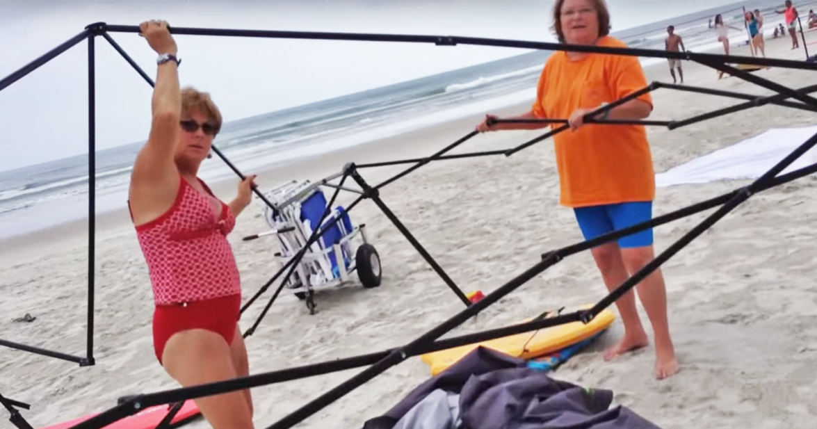 Dad Confronts Women As They Re Stealing His Beach Equipment Busted