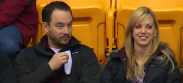 Man Pulls Out Sign When Kiss Cam Zooms In On Him And His Sister - MetaSpoon