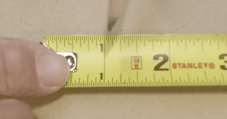 Master Craftswoman Demonstrates How To Really Use A Measuring Tape ...