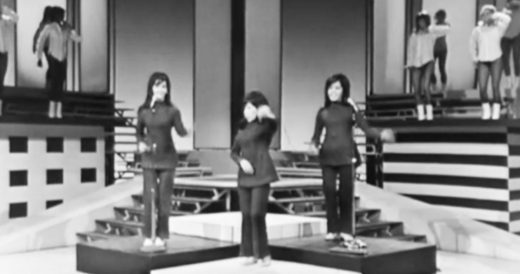 The Ronettes Perform “Be My Baby”