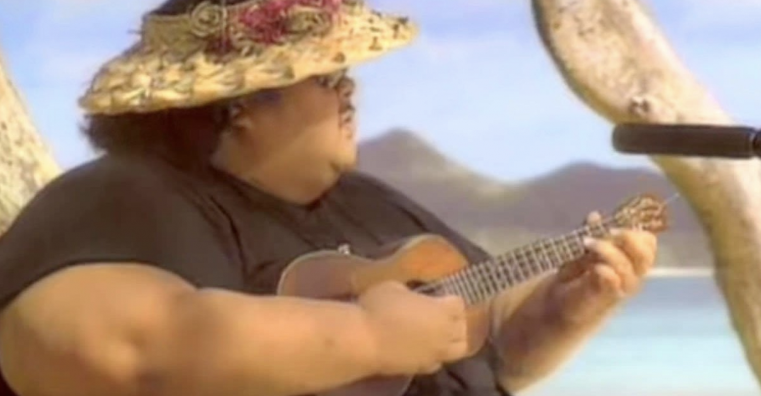 Hawaiian Singer Performs “Somewhere Over The Rainbow” On Ukulele