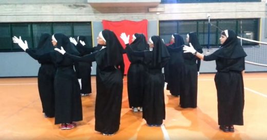 12 Synchronized Dancing “Sisters” Perform