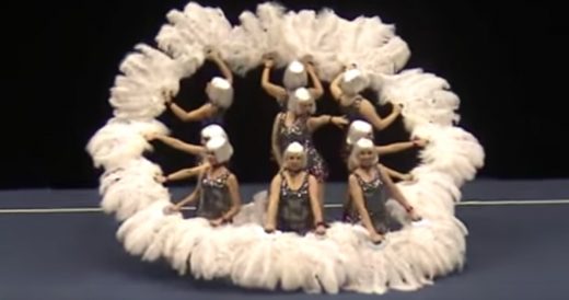 Burlesque-Themed Dance Routine With Perfect Prop Leaves Audience Cheering For Mo...