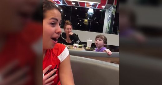 Talented Girl Belts Out “Dreamgirls” Song In Diner