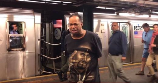 Man Sings “Unchained Melody” On Subway Platform