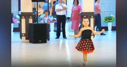 Two Tiny Dancers Take Over The Mall With Their Performance