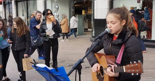 Talented Teen Sings “Hallelujah” On Dublin Streets