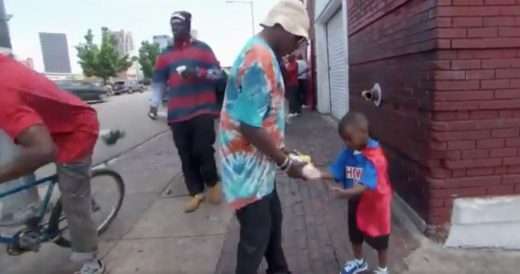 4-Year-Old Dresses As Superhero And Gives Food To The Homeless