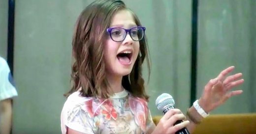 11-Year-Old Grabs Mic And Sings Beyoncé Song