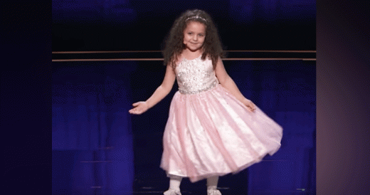 Tiny 5-Year-Old Comes On Stage And Belts Out Classic Frank Sinatra Song