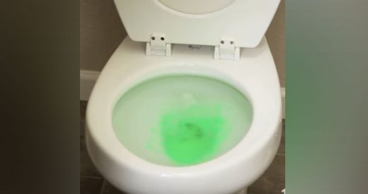 Man Squeezes Dish Soap Into His Toilet And It Works Wonders. Who Knew About This...