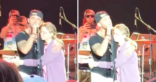 Country Singer Brings Mom With Alzheimer’s On Stage For A Tearjerking Performa...