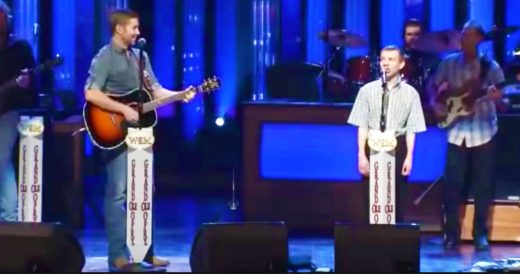 Josh Turner Sings Duet With Fan At Grand Ole Opry