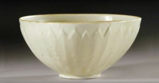 Woman’s $3 Bowl She Found At A Yard Sale Is Worth Millions