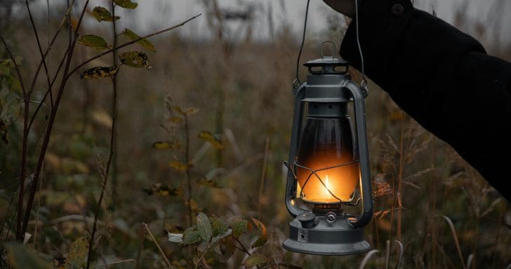 How To Turn A Jar Into A Lantern Using Autumn Leaves