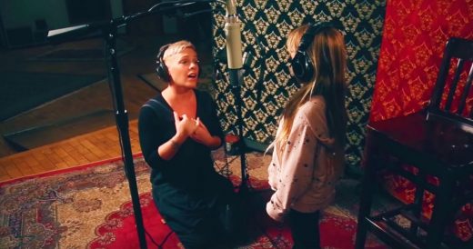 Pink And Daughter Willow Join Forces To Sing Powerful Duet That’s Melting Hear...