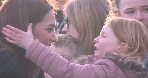 Kate Middleton Was In A Meet-And-Greet When A Little Girl Touches Her Hair