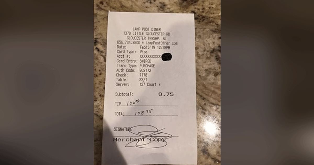 Generous Cop Leaves Pregnant Waitress $100 Tip And Kind Message On ...