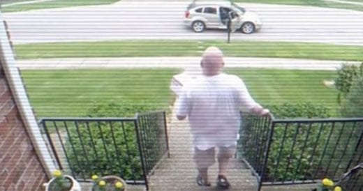 Man Sets Up Messy Bait Trap To Catch Thief Stealing His Packages And It’s Hila...