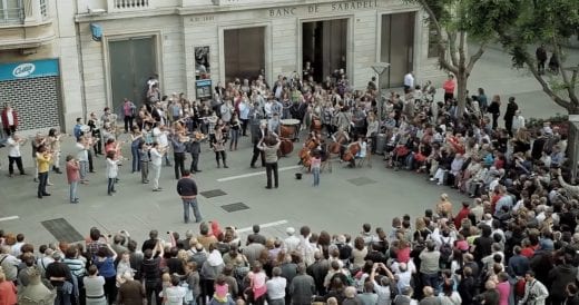 Crowd Gathers Around As Beethoven Performance Turns Into An Epic Flashmob