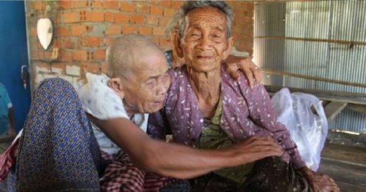 98-Year-Old And 101-Year-Old Sisters Reunite After A Long 47 years