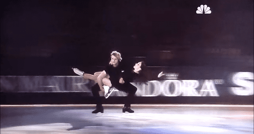 Award-Winning Ice Skating Couple Mesmerizes Audience With Their Graceful Routine