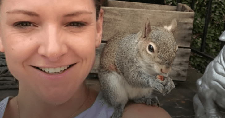 Baby Squirrel Returns To Her Rescuers’ House Every Day For 8 Years