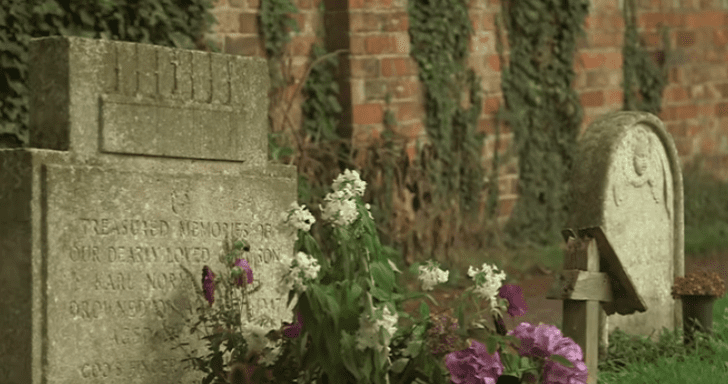 Woman Finds Out Who’s Been Visiting Her Brother’s Grave For 70 Years