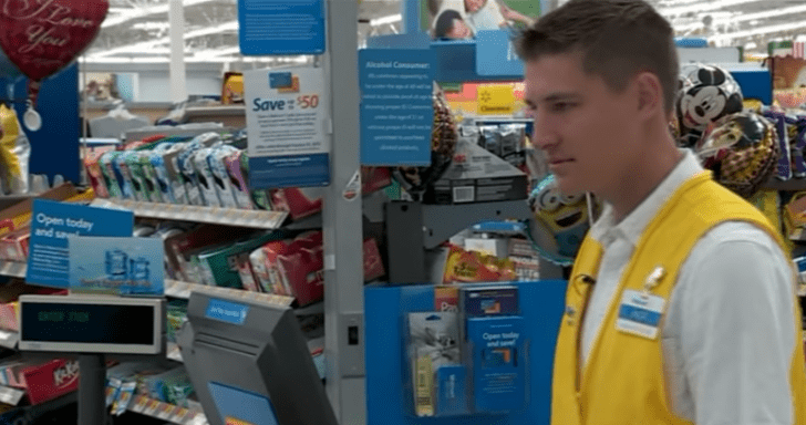 Cashier Pays For The Groceries Of Foster Mom Of 3