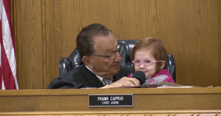 Friendly Judge Calls 3-Year-Old Girl To Announce Her Mom’s Sentence